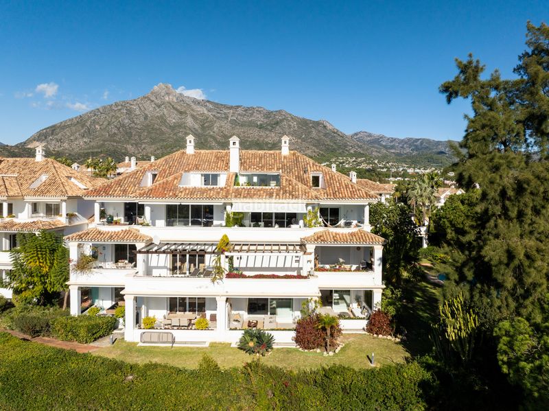 Foto 4793dc3a-b952-4cbe-967f-24c0d9b9c49b. Apartament amb aparcament piscina a lomas de Marbella club Marbella
