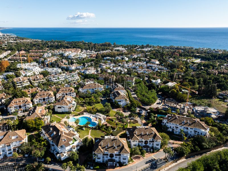 Foto ee988fba-a9da-48e5-b5b4-3a24b0104f25. Apartament amb aparcament piscina a lomas de Marbella club Marbella