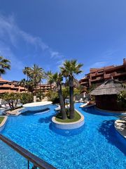 Planta baixa a Kempinski. Exclusivo apartamento en planta baja en primera línea de playa e