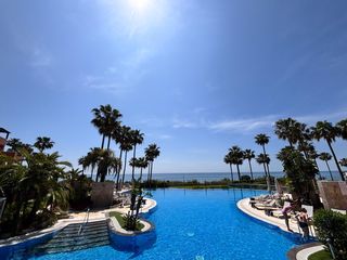 Apartament a Kempinski. Elegante apartamento frente a la playa en una urbanización de ci