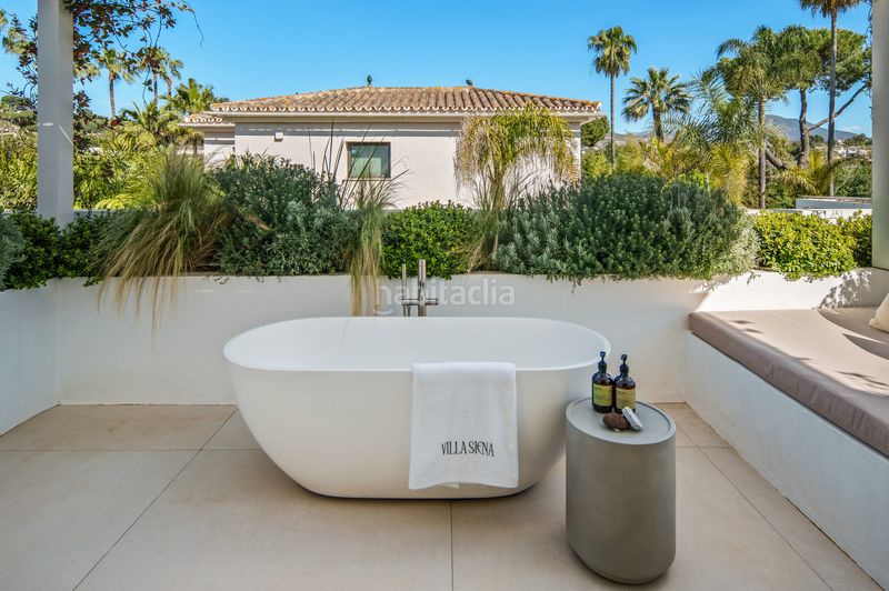Foto a9aac3d8-10ff-4735-b21d-2d5ed3610614. Casa amb aparcament piscina a Las Brisas Marbella