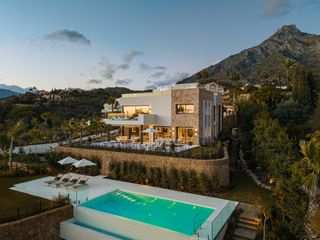 Casa a Nagüeles Alto. Villa de lujo de diseño exclusivo con vistas al mar, piscinas pr