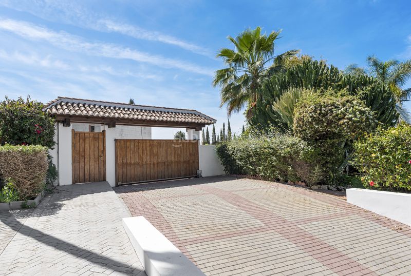 Foto 0236e7d4-88b3-43f7-a25f-5de28858586a. Casa amb calefacció aparcament piscina a El Paraíso Benahavís