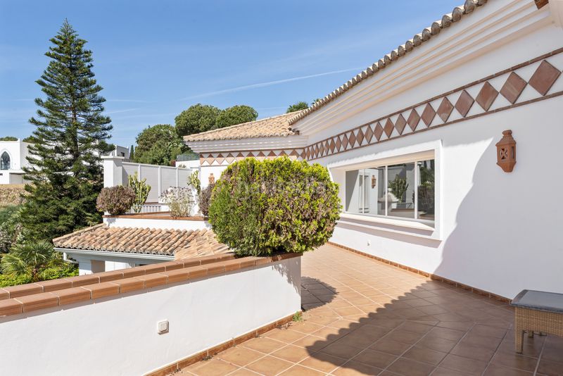 Foto 8eb3d316-f2c5-4691-9d07-58978ae49017. Casa amb calefacció aparcament piscina a El Paraíso Benahavís