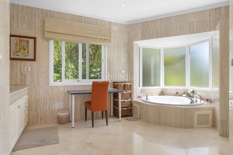 Foto f75485fd-75ea-4427-b25e-20444ae97eda. Casa amb calefacció aparcament piscina a El Paraíso Benahavís