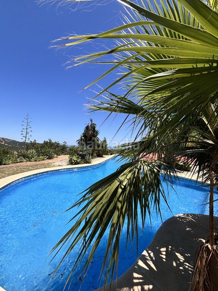 Foto 5cffeab0-ee60-47fe-8f2d-8ba897590b05. Casa amb aparcament piscina a altos de Estepona Estepona