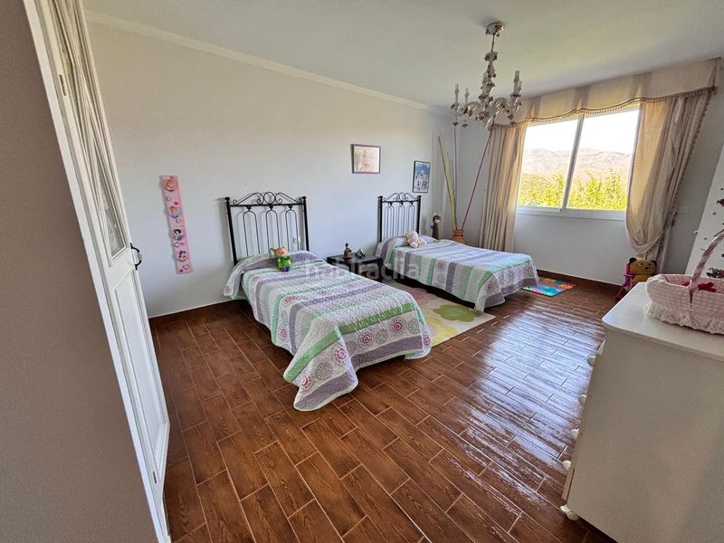 Foto 5dd62900-d7aa-4a3a-b37c-bb9d7f215bdf. Casa amb aparcament piscina a altos de Estepona Estepona