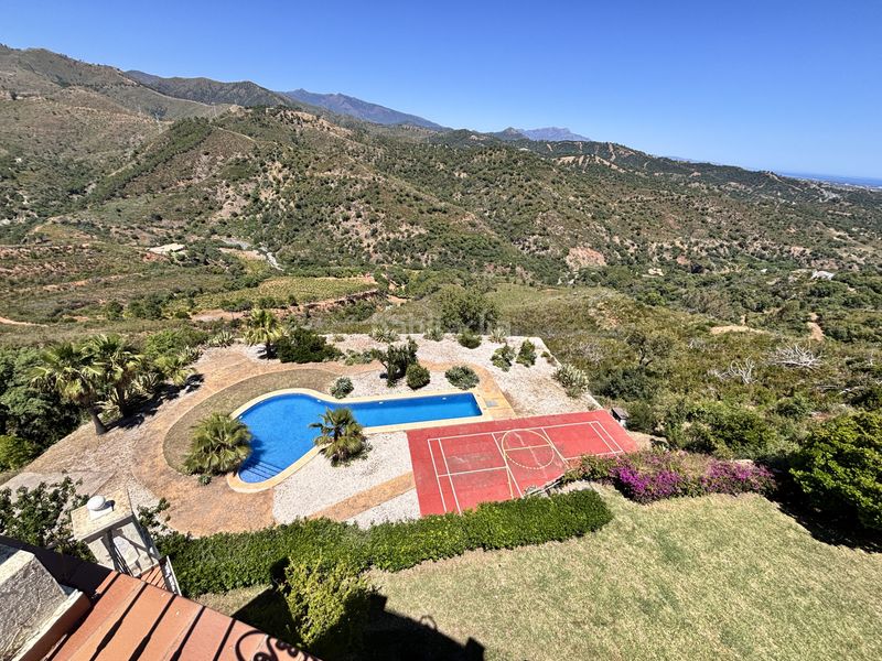 Foto a6524403-92fe-4cbe-90bb-1ea9ff5d5daa. Casa amb aparcament piscina a altos de Estepona Estepona