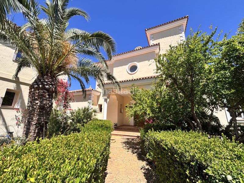 Foto aa97115f-9d0f-4ba8-ae11-f0212ef4e2d5. Casa amb aparcament piscina a altos de Estepona Estepona