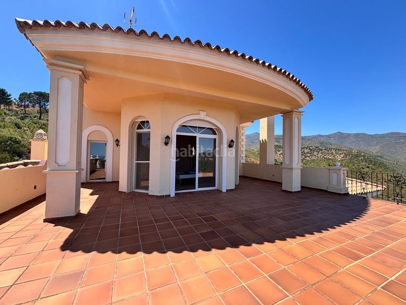 Foto e723ca5c-0a1a-4e79-880c-c8637f682421. Casa amb aparcament piscina a altos de Estepona Estepona