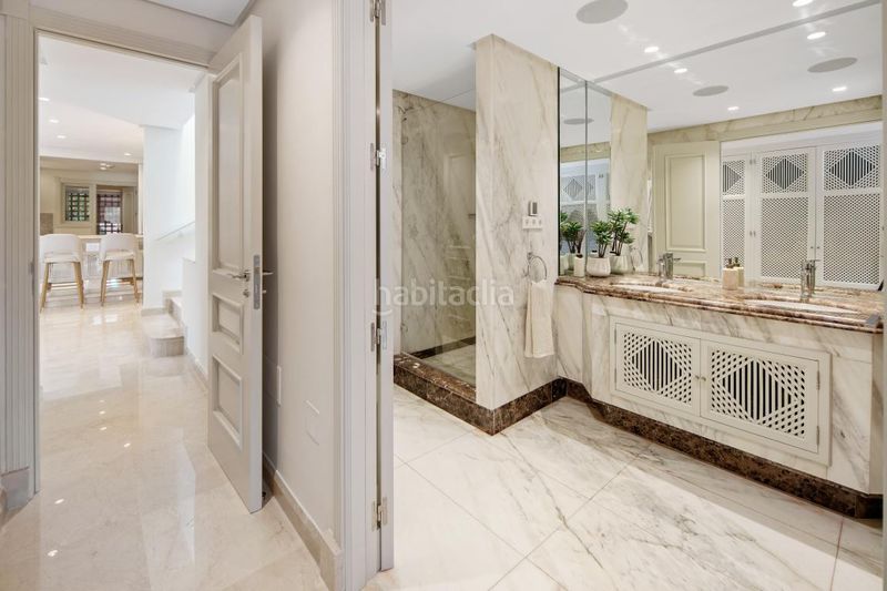 Foto 55ed0d8b-404a-4f00-aa9a-73ef5f77acf8. Dachwohnung mit parking pool in bahía de Marbella Marbella