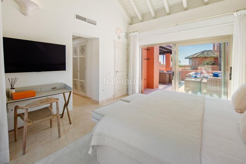 Foto 69e34a2a-9523-491f-a2e9-a1c7c9e92035. Dachwohnung mit parking pool in bahía de Marbella Marbella