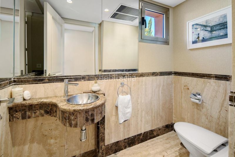 Foto 7692d5d5-85fd-4a07-8d48-bac310567bb6. Dachwohnung mit parking pool in bahía de Marbella Marbella