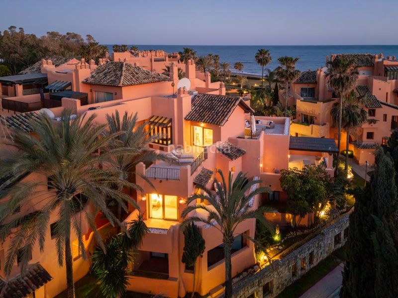 Foto 7a2d68a6-5bdb-45e5-a5c4-e3d59675960f. Dachwohnung mit parking pool in bahía de Marbella Marbella
