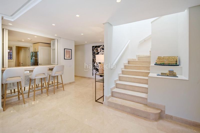 Foto cea50cff-d651-46e3-a5bc-a265a5f7e896. Dachwohnung mit parking pool in bahía de Marbella Marbella