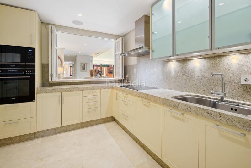 Foto e59ef45d-8c43-40af-91a0-1f622962c489. Dachwohnung mit parking pool in bahía de Marbella Marbella