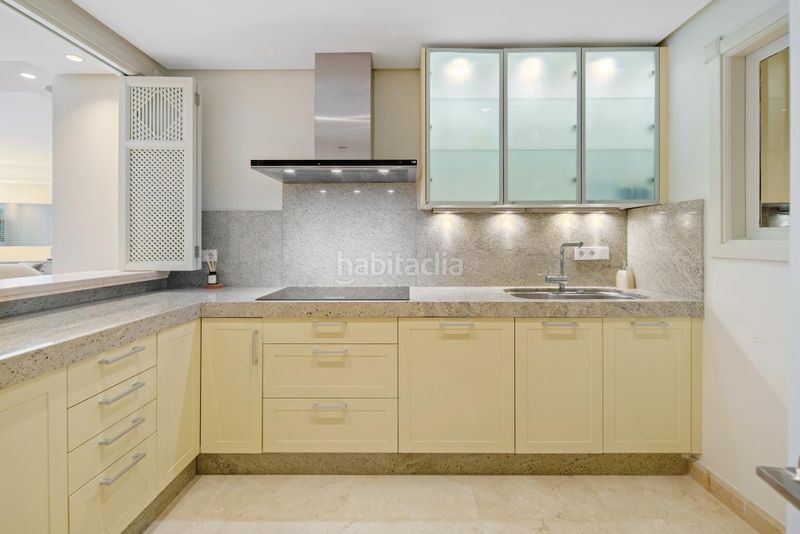 Foto efd9af67-09b6-4350-8fc2-221371651147. Dachwohnung mit parking pool in bahía de Marbella Marbella
