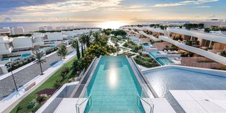Casa aparellada a Las Chapas - Alicate Playa. Lujosa villa pareada de 4 dormitorios situada en una exclusiva u