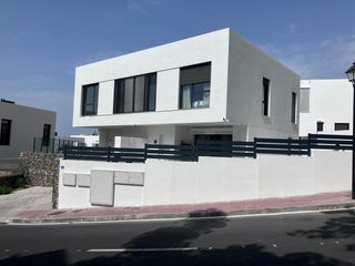 Rent Semi detached house in Riviera del Sol. Moderna casa adosada de 3 dormitorios en riviera del sol, mijas