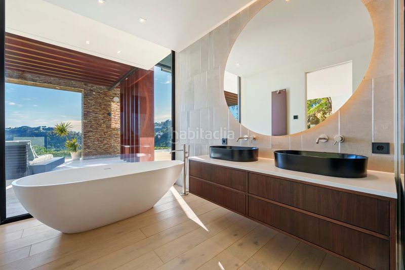 Foto d7a37983-f270-4426-8c65-fe64bcf0d20c. Casa amb aparcament piscina a El Madroñal Benahavís