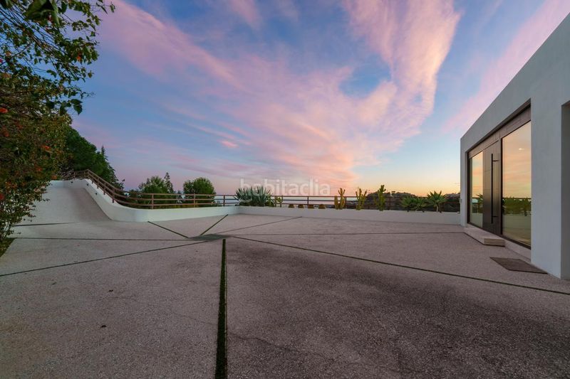 Foto eb5fbd35-abfa-47cb-bb82-6ba8633a93bf. Casa amb aparcament piscina a El Madroñal Benahavís