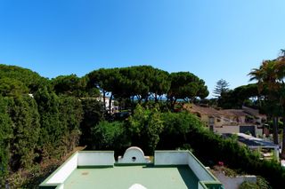 Casa a Cabopino - Artola. Villa de 4 dormitorios junto a la playa en las chapas, marbella