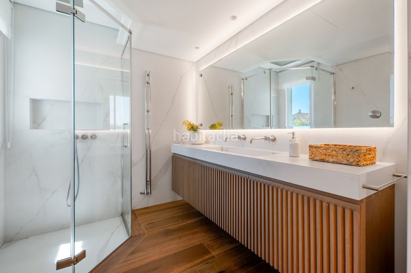 Foto feb78f46-ee6a-4a28-b0fe-26ded4f67350. Apartament amb aparcament piscina a lomas de Marbella club Marbella