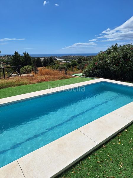 Foto 39dcb429-37bb-4421-924d-b7878077cf39. Casa amb calefacció aparcament piscina a Las Lomas Estepona