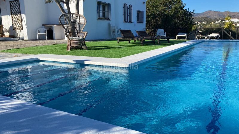Foto 73aa337b-d8bd-4ebc-8f52-483a311035f3. Casa amb calefacció aparcament piscina a Las Lomas Estepona