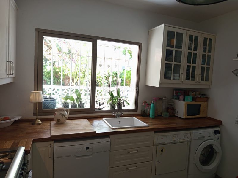 Foto a944bc6c-147c-4621-8d98-9503c19fb675. Casa adossada amb aparcament piscina a Nagüeles Alto Marbella