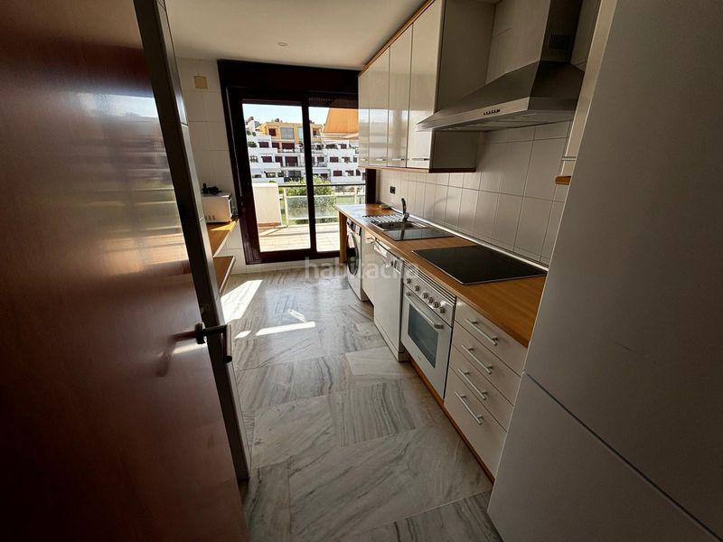 Foto d47a6339-9f6c-42f8-bc0e-e8ef141a9077. Apartament amb aparcament piscina a Los Flamingos Benahavís