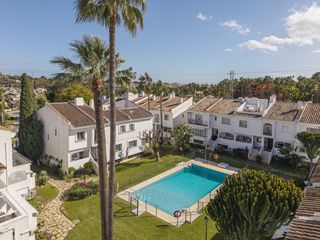 Casa adossada a Nueva Andalucía centro