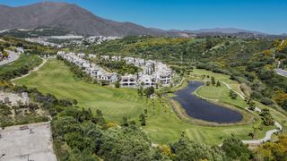 Doppelhaus in Valle Romano Golf. Elegante villa semi de 4 dormitorios en azata golf, estepona vis