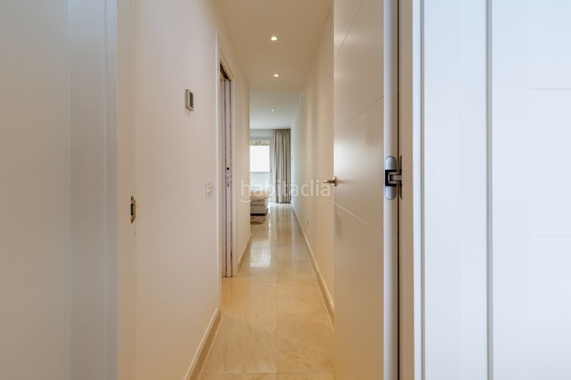 Foto ea3d01ad-4c38-485d-b5b4-4d04c6c9eb1a. Apartament amb aparcament piscina a Los Naranjos Marbella