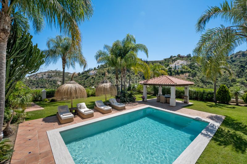 Foto c8621ba3-5112-4d22-84a5-e984e374fe1e. Casa amb piscina a El Madroñal Benahavís