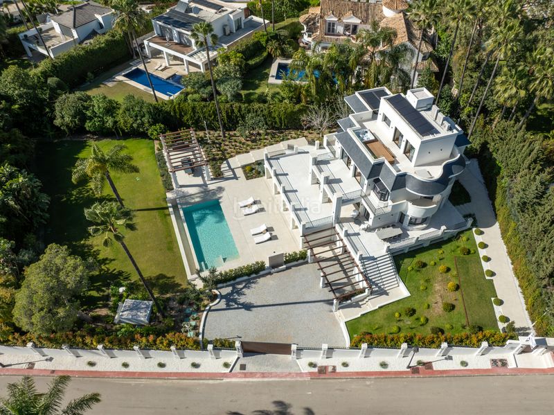 Foto a3d2d57e-be3e-40fb-b78a-683ec93ff4c2. Casa amb aparcament piscina a Las Brisas Marbella