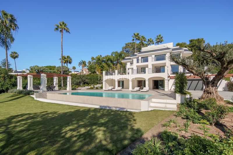 Foto ce1516e3-7a4a-4d69-abd3-5f576b00e587. Casa amb aparcament piscina a Las Brisas Marbella