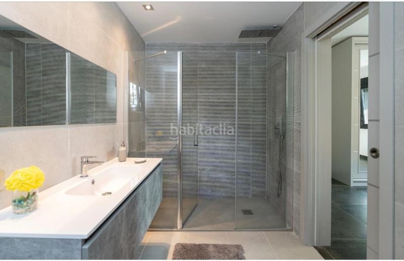 Foto 82b4c53f-ea86-402c-9088-5bd3d8a5c94b. Casa amb aparcament piscina a Las Brisas Marbella