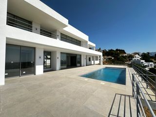 Doppelhaus in Los Arqueros  - Puerto del Almendro. Villa contemporánea de lujo con vistas panorámicas, acabados pre