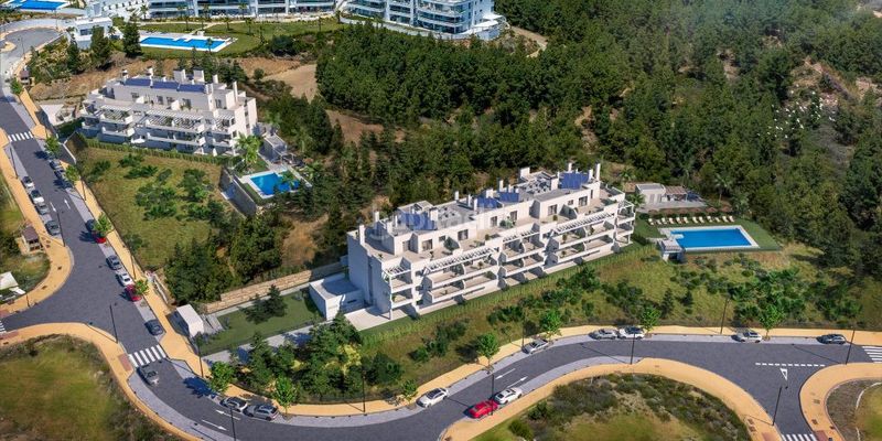 Foto 74a89343-a500-4e00-85be-11ffa50e519b. Apartamento modernos apartamentos de 2 y 3 dormitorios costa con amplias terrazas, jardines o áticos, piscina comunitaria, jardines, en Mijas