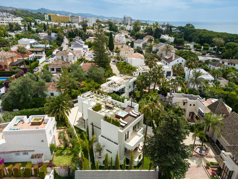 Foto f3555772-76ed-41bd-9c07-fd8dd0f117f6. Casa amb aparcament piscina a La Carolina - Guadalpín Marbella