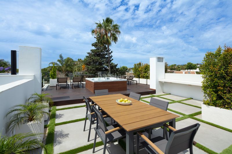 Foto f3d51b51-9d24-452d-b31e-3b73d17cf1e2. Casa amb aparcament piscina a La Carolina - Guadalpín Marbella
