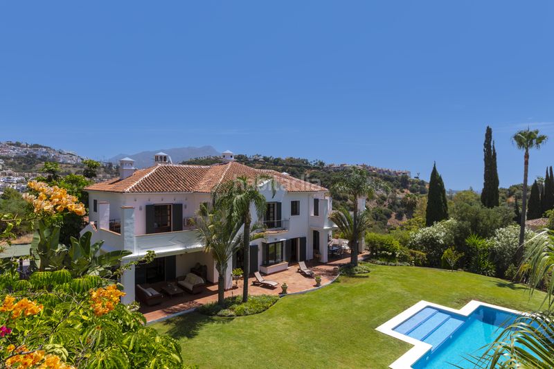 Foto 5ff7f4ab-d95d-40e3-90b9-9f2d161d9272. Casa amb calefacció aparcament piscina a los arqueros - puerto del almendro Benahavís