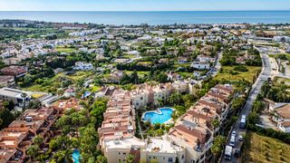 Penthouse in Los Flamingos. Ático esquinero con vistas panorámicas al mar y una amplia terra
