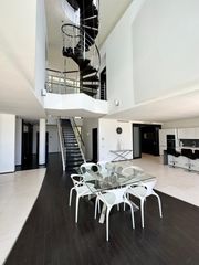 Maison jumelée à Sierra Blanca. Lujosa casa adosada con piscina privada, solárium y vistas panor