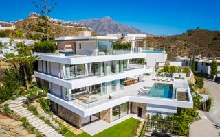Casa in La Quinta. Frontline golf villa, 6 dormitorios