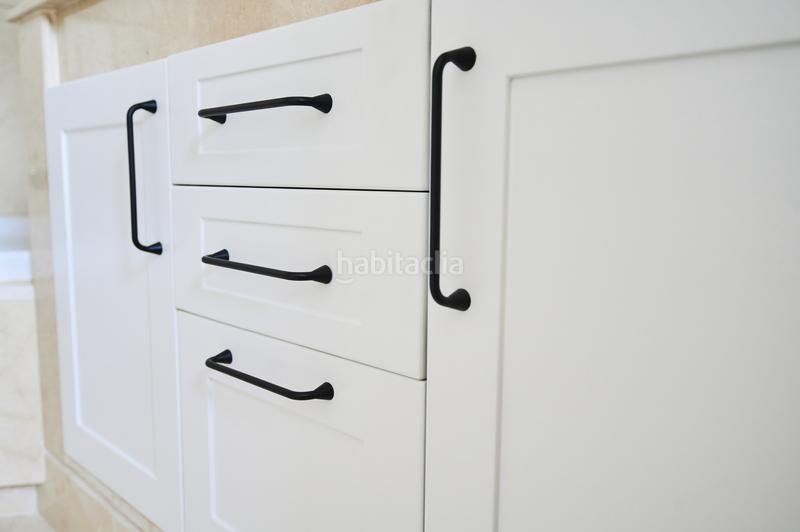 Foto 467141ac-98aa-4958-8aea-e5fb16f2e678. Piccolo appartamento con parcheggio piscina in Los Naranjos Marbella