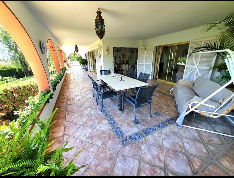 Foto 2351ea50-9736-4d43-a7b2-fe8addc69ad3. Lloguer casa amb aparcament piscina a Nueva Andalucía centro Marbella