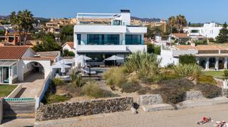 Casa a Berlin-costabella 23. Santuario con vistas al mar villa contempornea de 6 dormitorios
