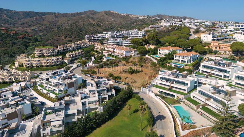 Foto 9a74b1bf-2faf-4d25-89e9-8a8c74824400. Duplex con parcheggio piscina in Cabopino - Artola Marbella